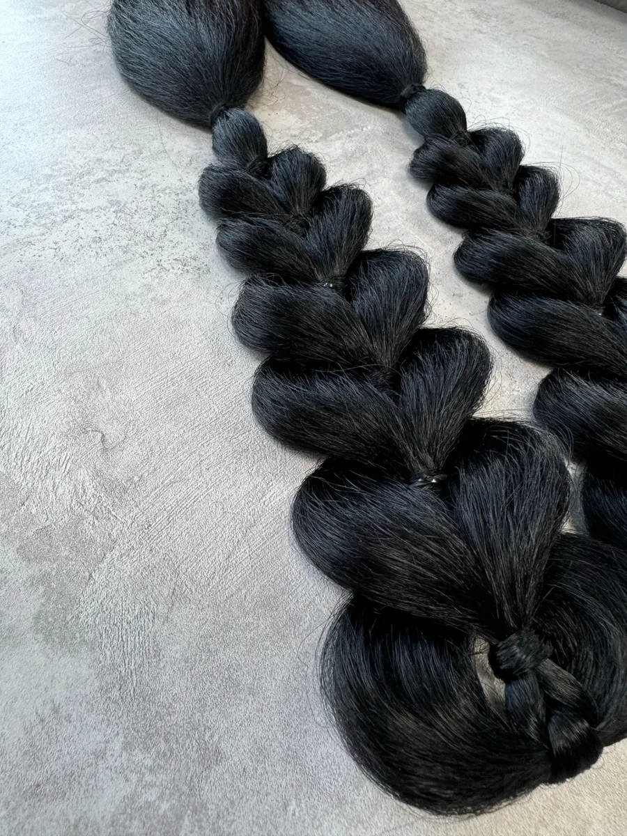 Французские косы с хвостами на заколках