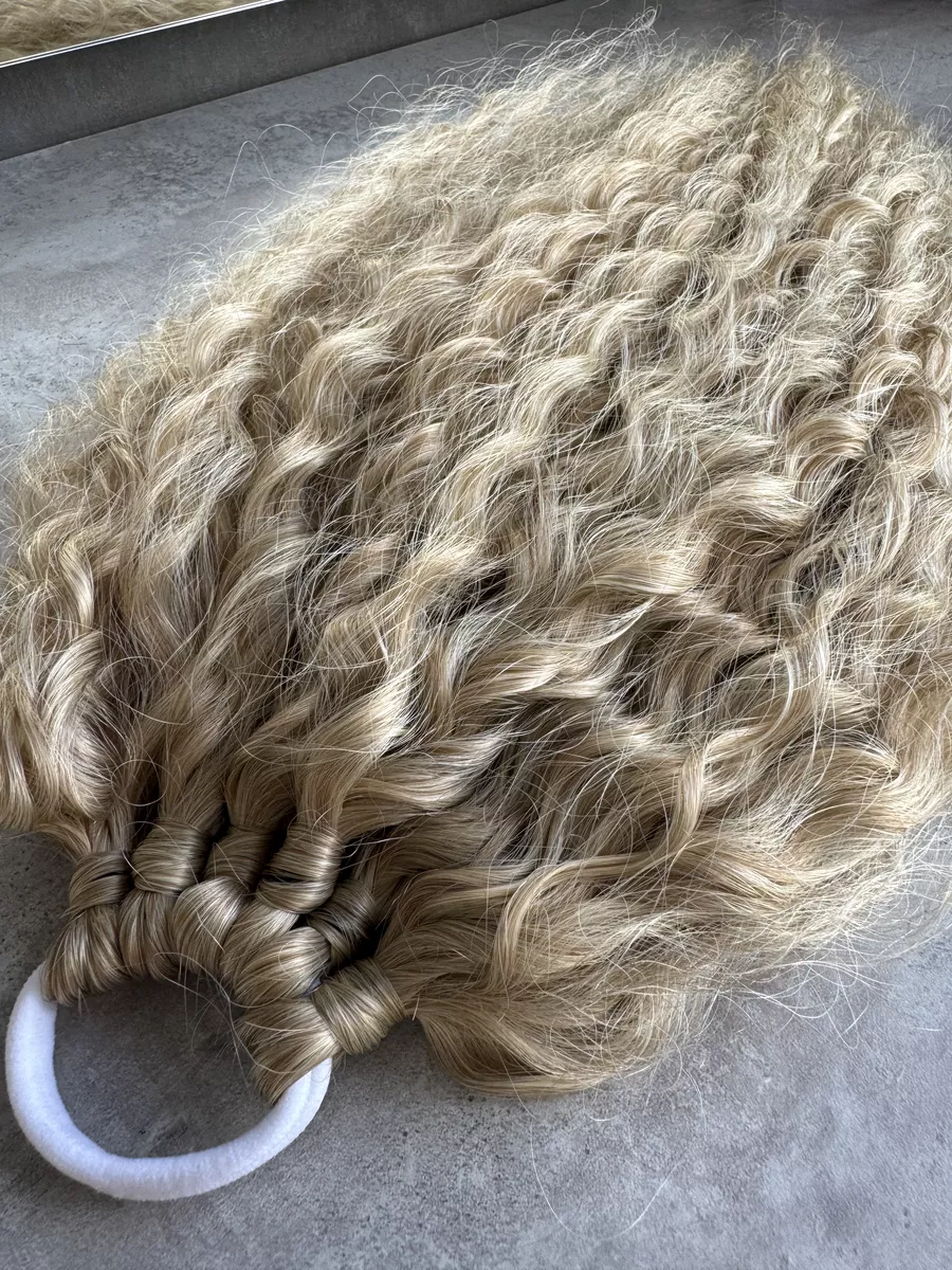 Хвост на резинке кудрявый