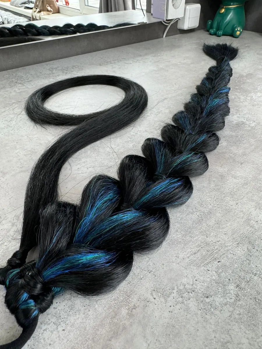 Хвост-коса на резинке французская