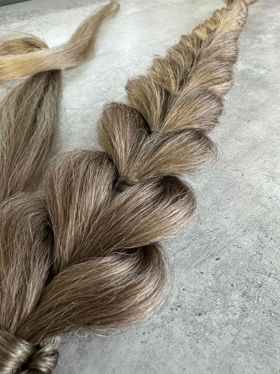 Хвост-коса на резинке французская