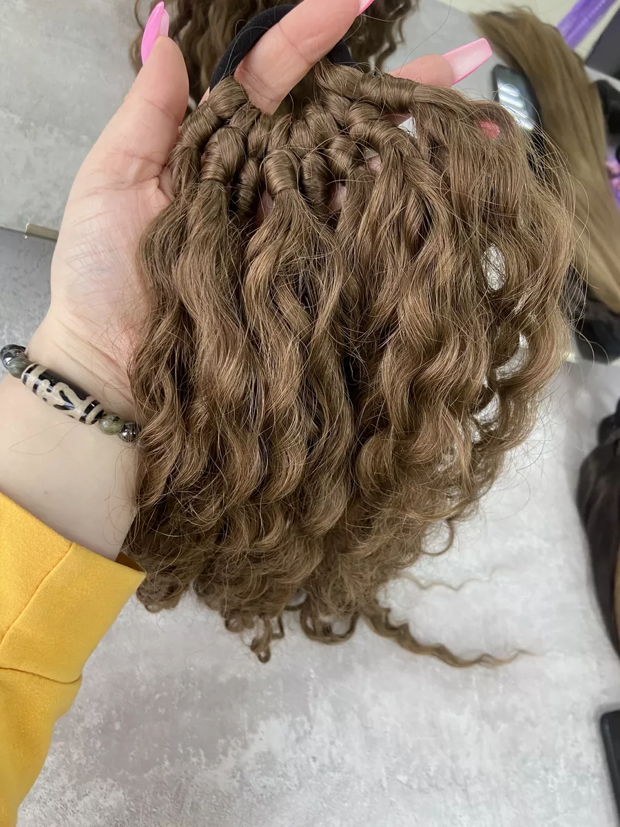 Хвост на резинке кудрявый