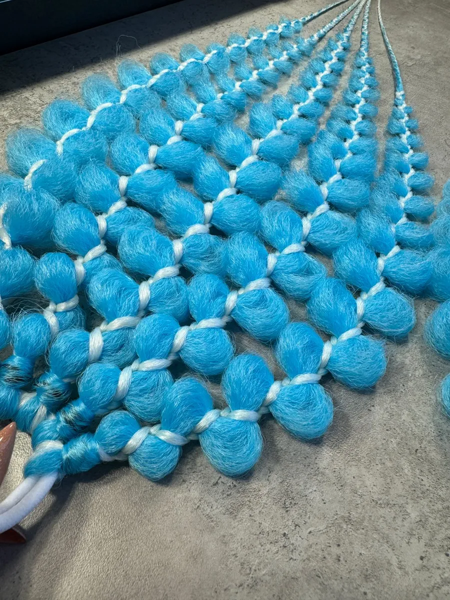 Резинка с ажурными косами