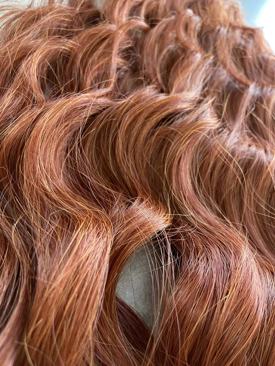 Хвост на резинке волна