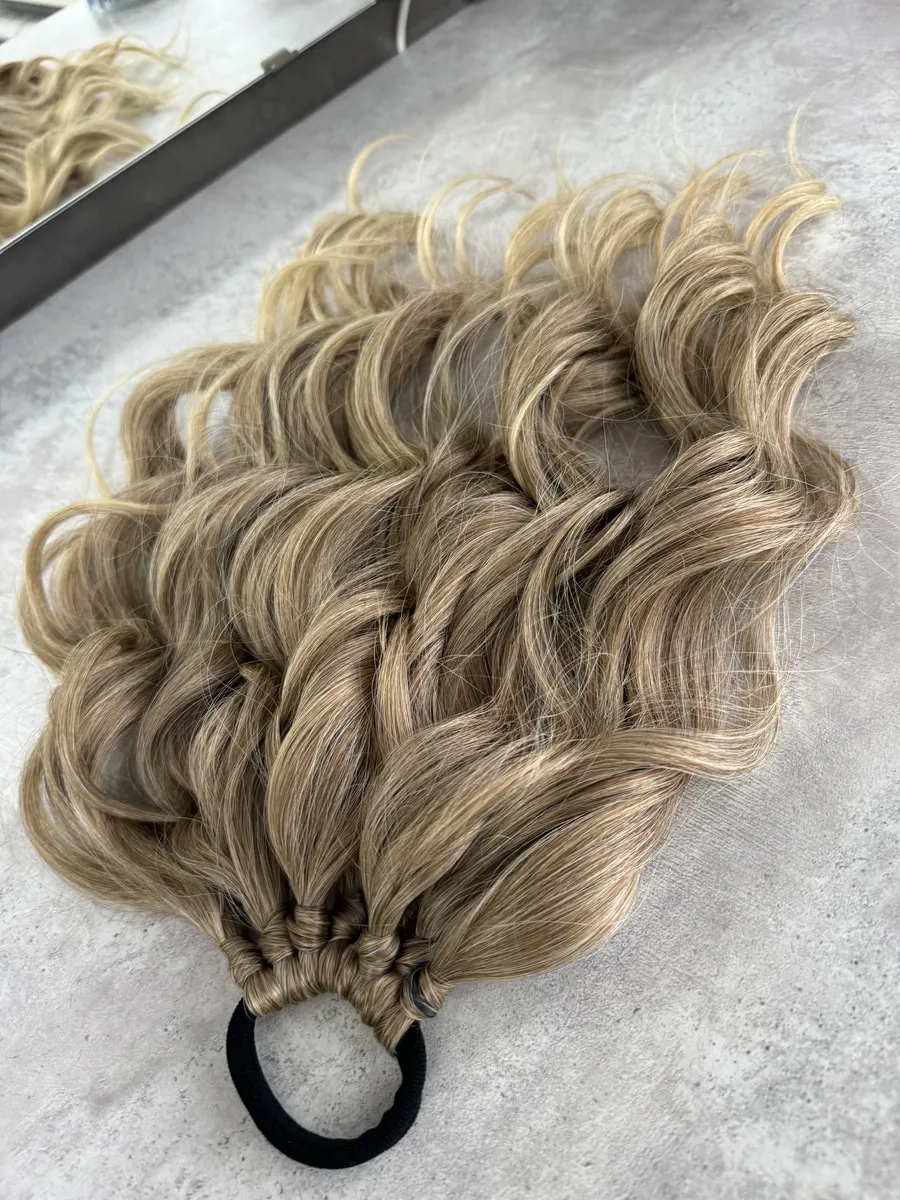 Волнистый хвост на резинке