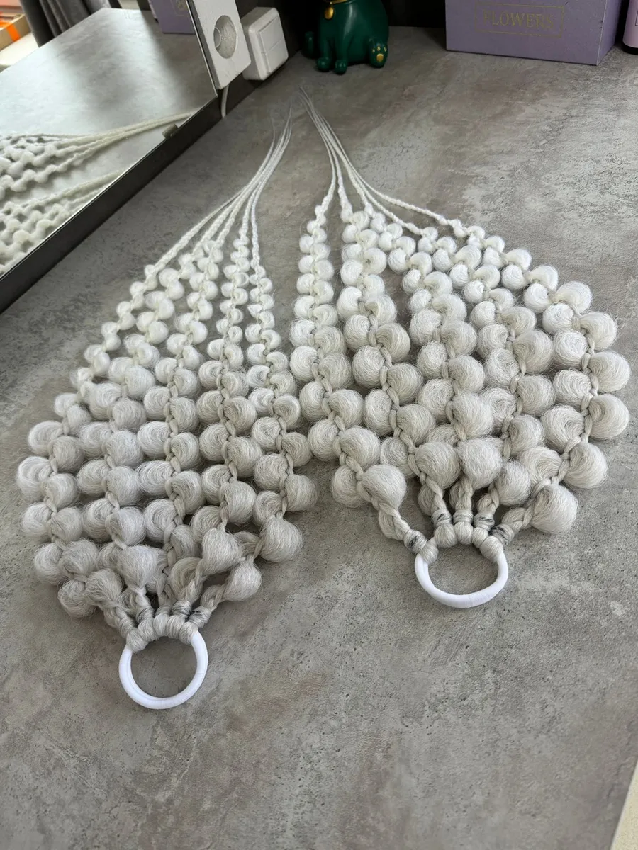 Резинка с ажурными косами