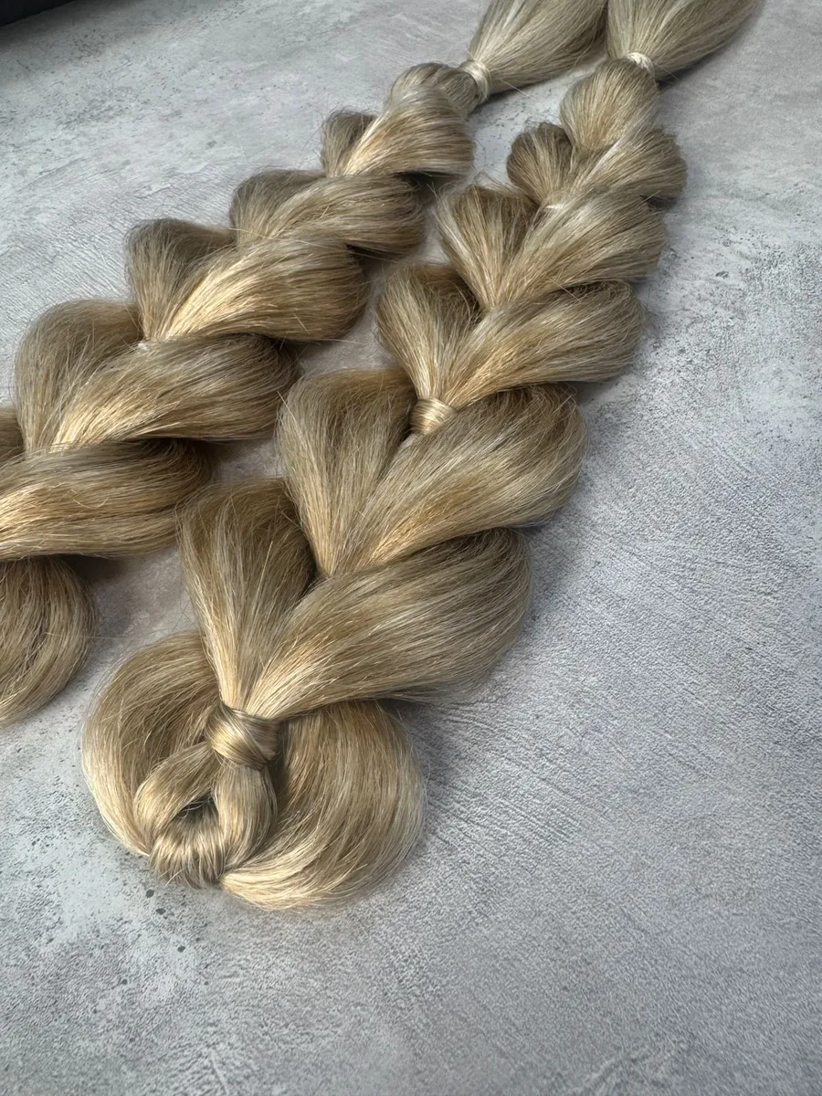 Французские косы с хвостами на заколках