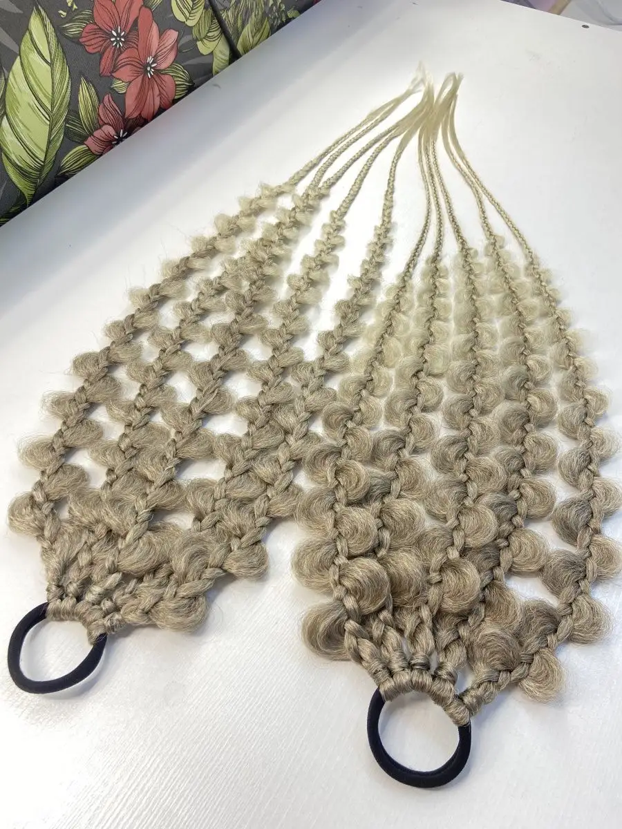 Резинка с ажурными косами