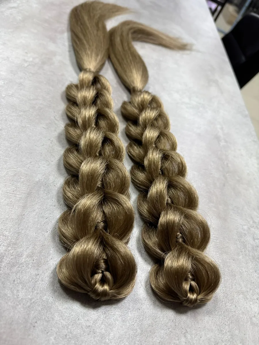 3Д косы с хвостами на заколках