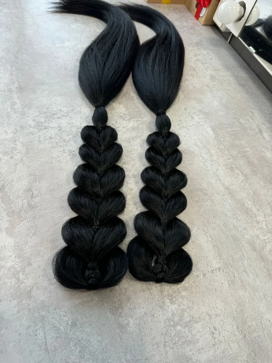 Французские косы с хвостами на заколках