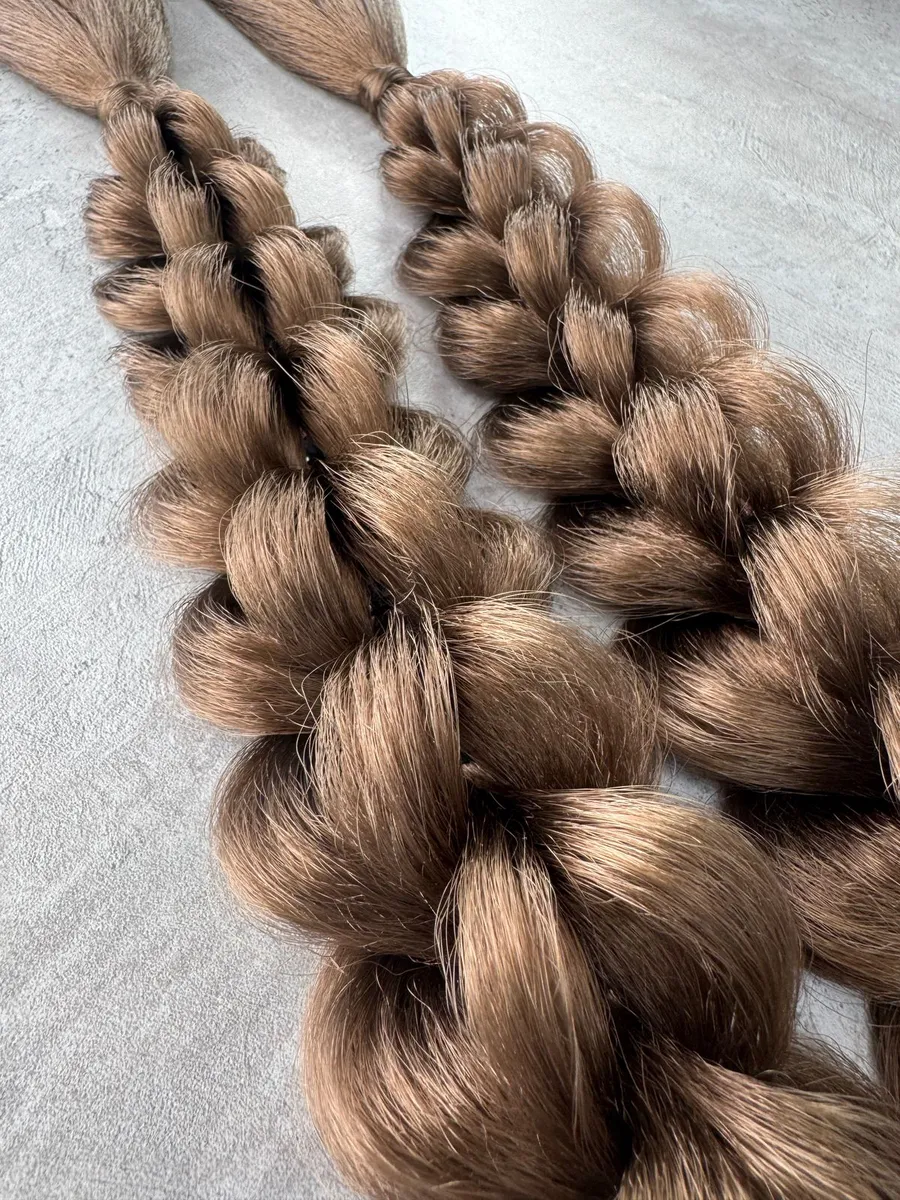 3Д косы с хвостами на заколках