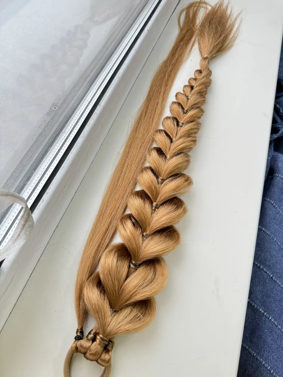 Хвост-коса на резинке французская