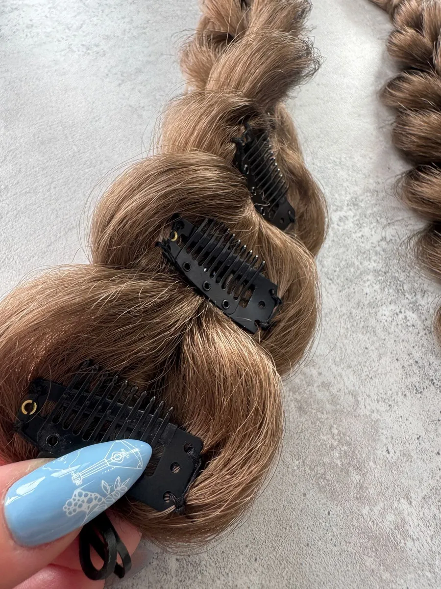 3Д косы с хвостами на заколках