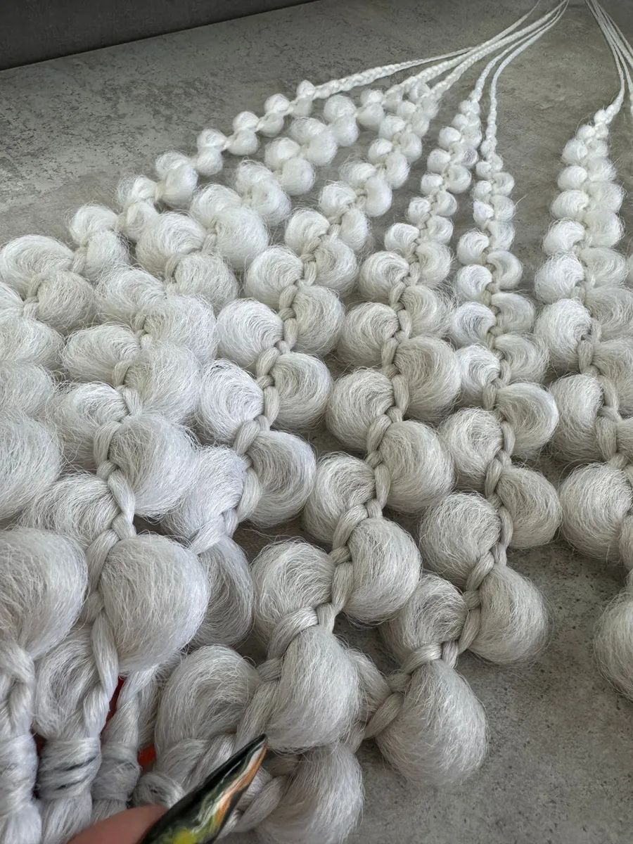 Резинка с ажурными косами