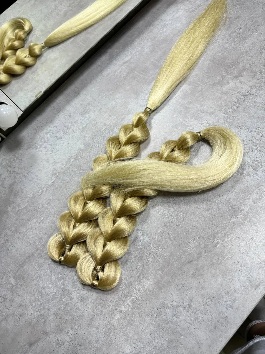 Французские косы с хвостами на заколках