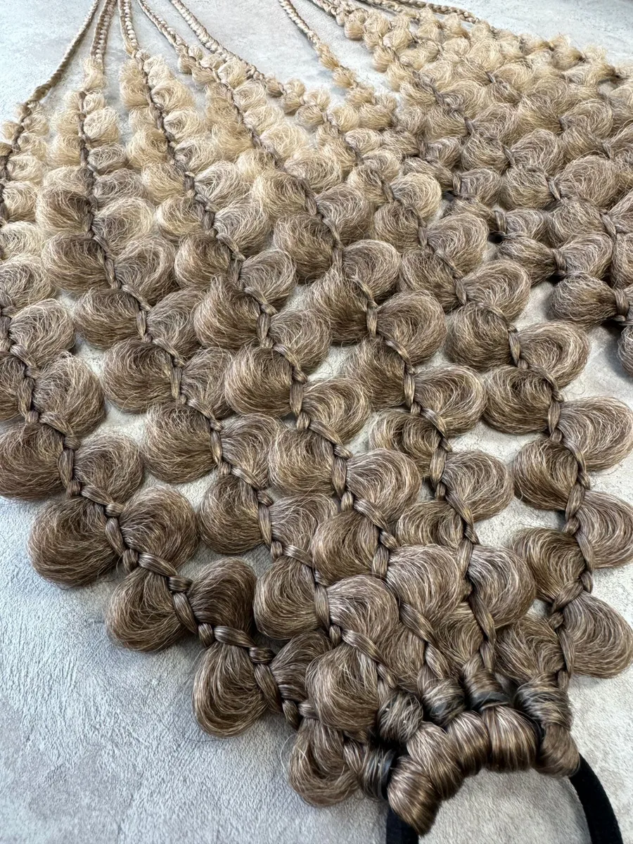 Резинка с ажурными косами