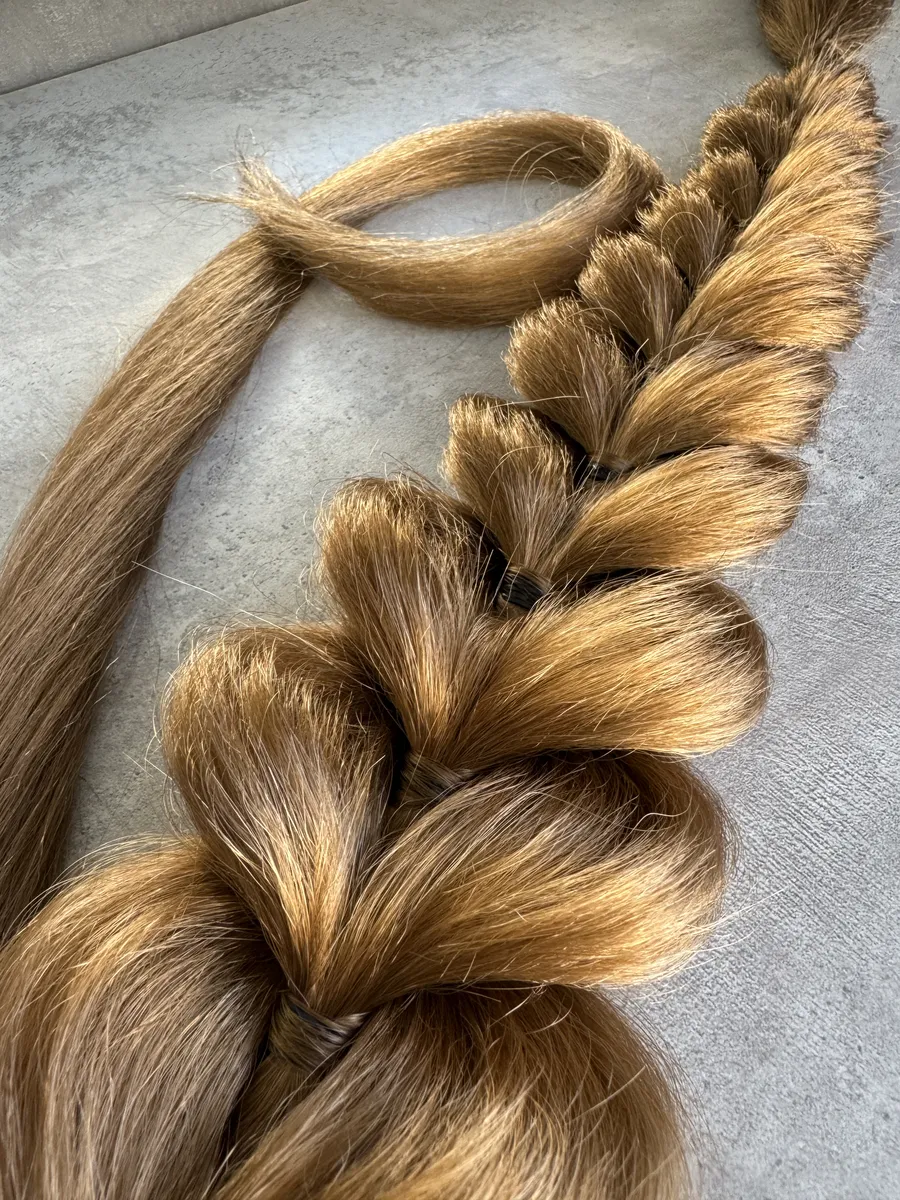 Хвост-коса на резинке французская