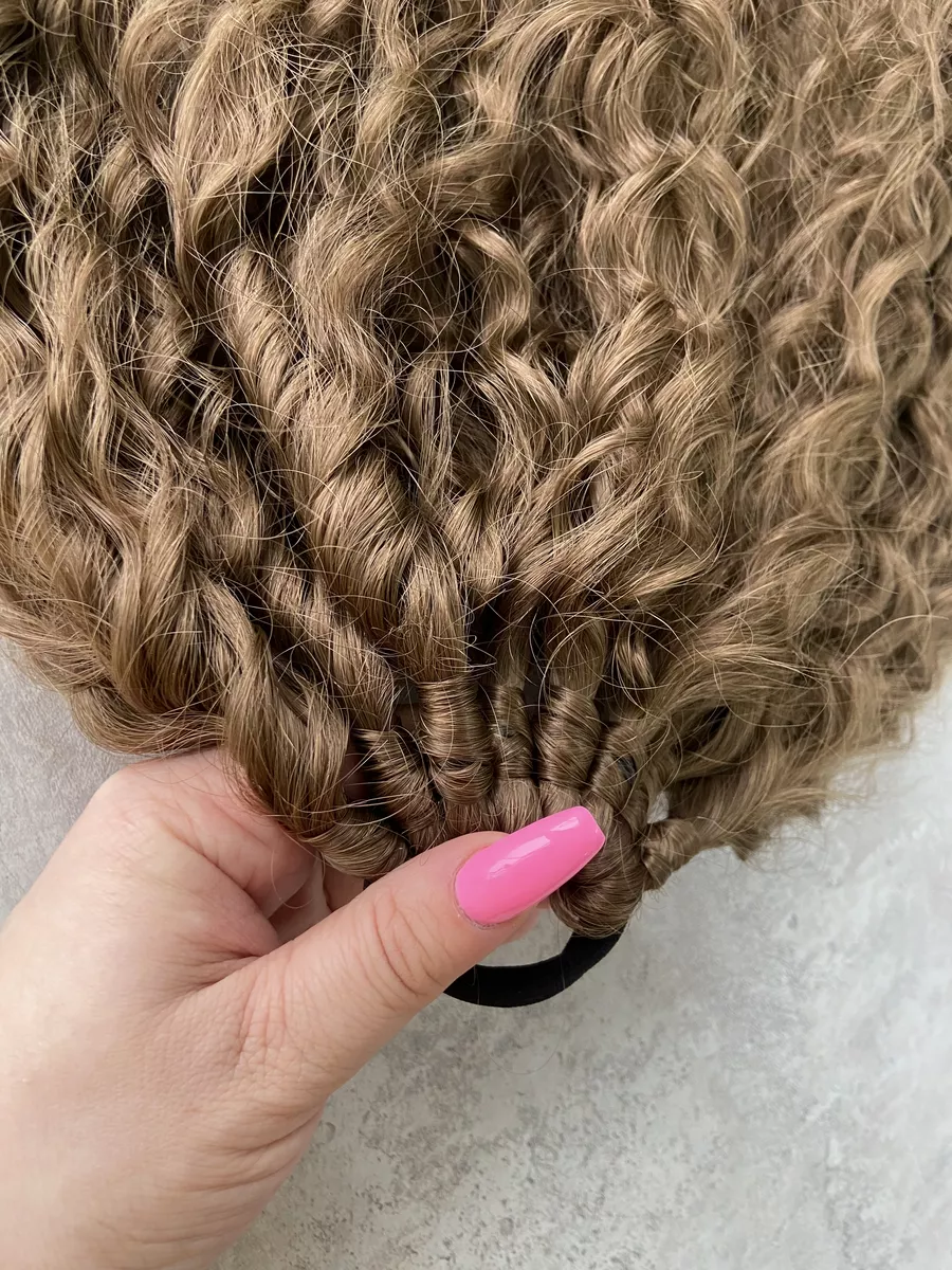 Хвост на резинке кудрявый