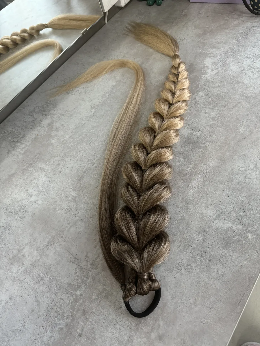 Хвост-коса на резинке французская