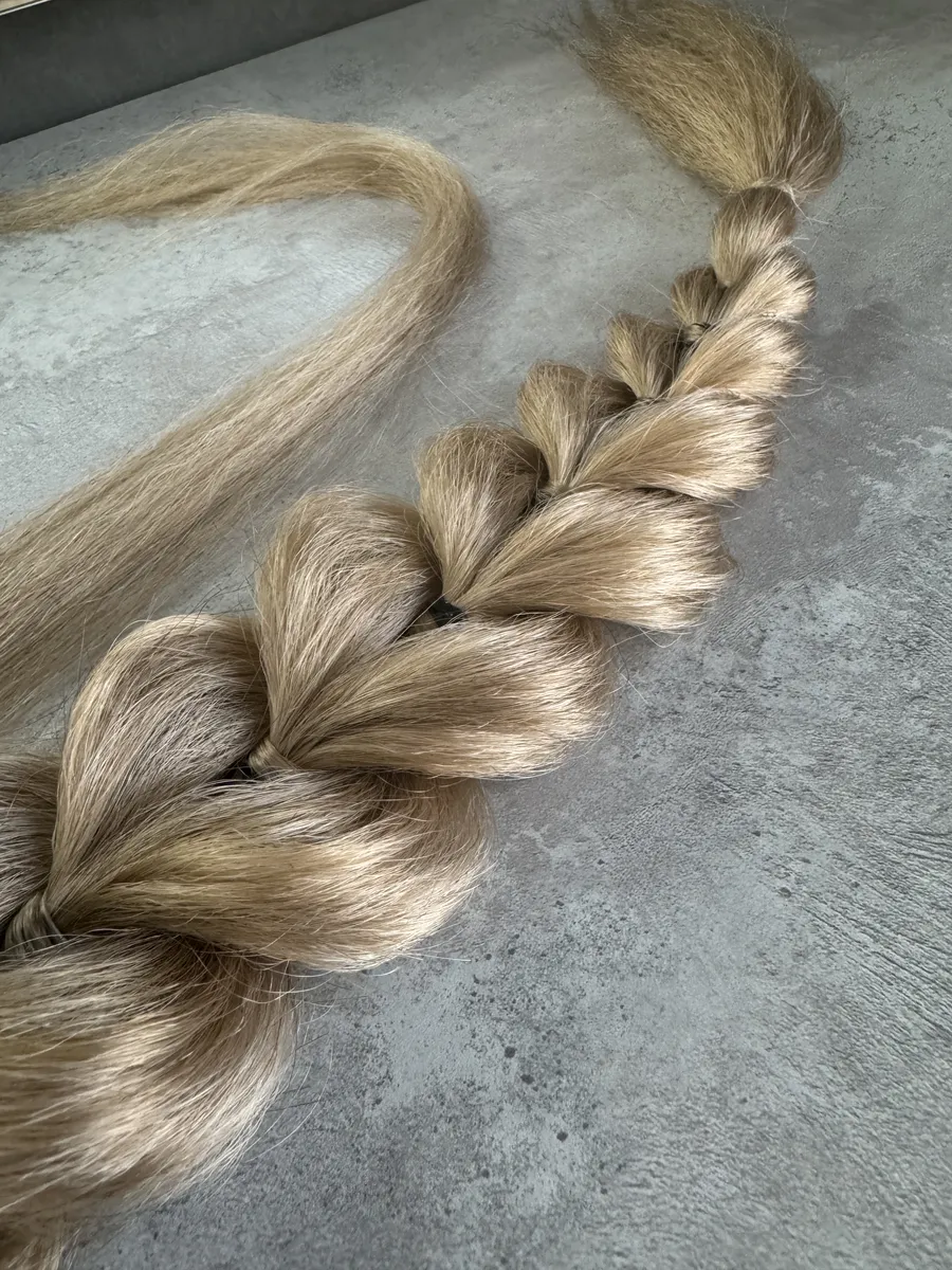 Хвост-коса на резинке французская