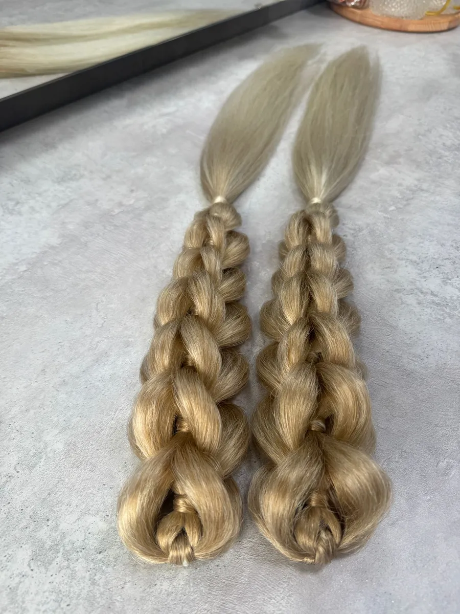 3Д косы с хвостами на заколках