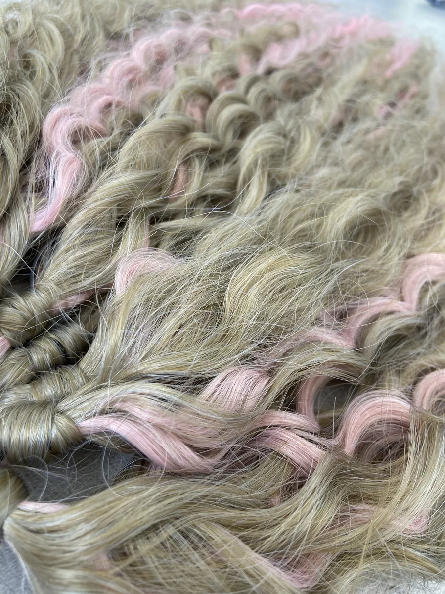 Хвост на резинке кудрявый