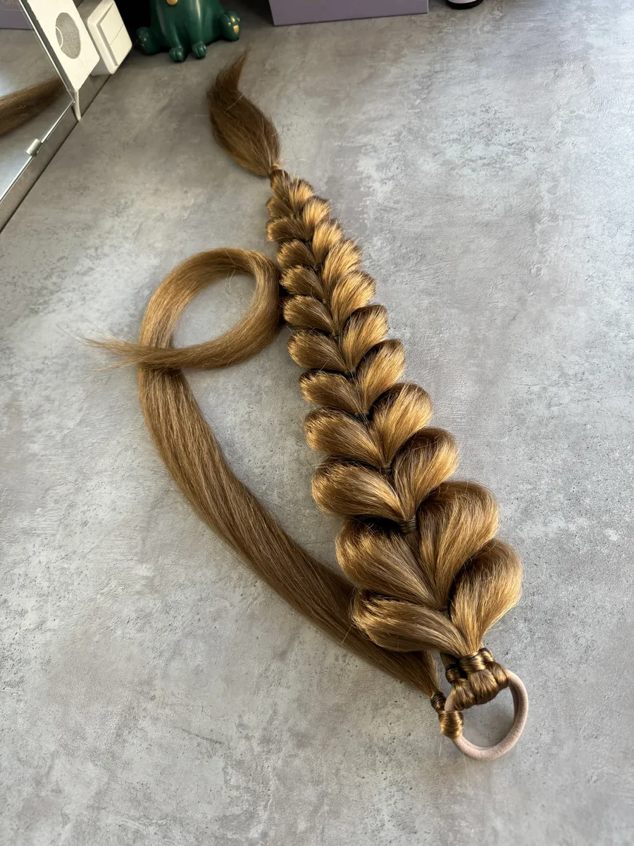 Хвост-коса на резинке французская