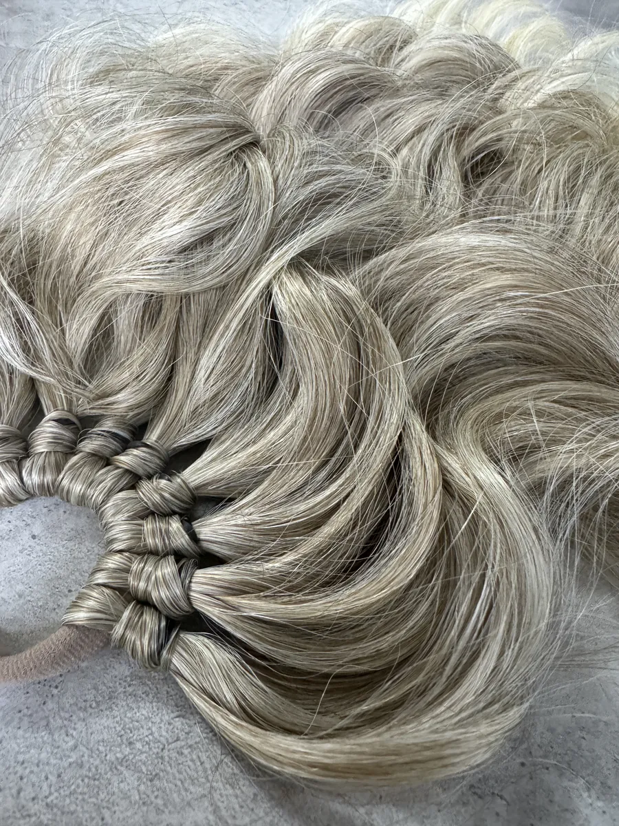 Волнистый хвост на резинке